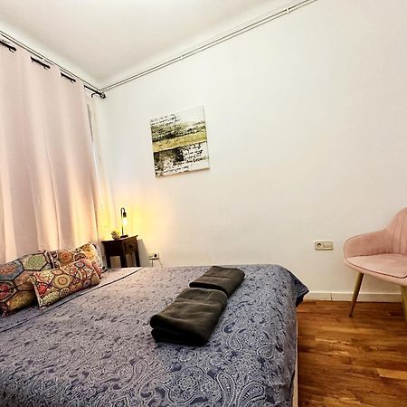 By Urquinaona Private Rooms Barcelona Bagian luar foto
