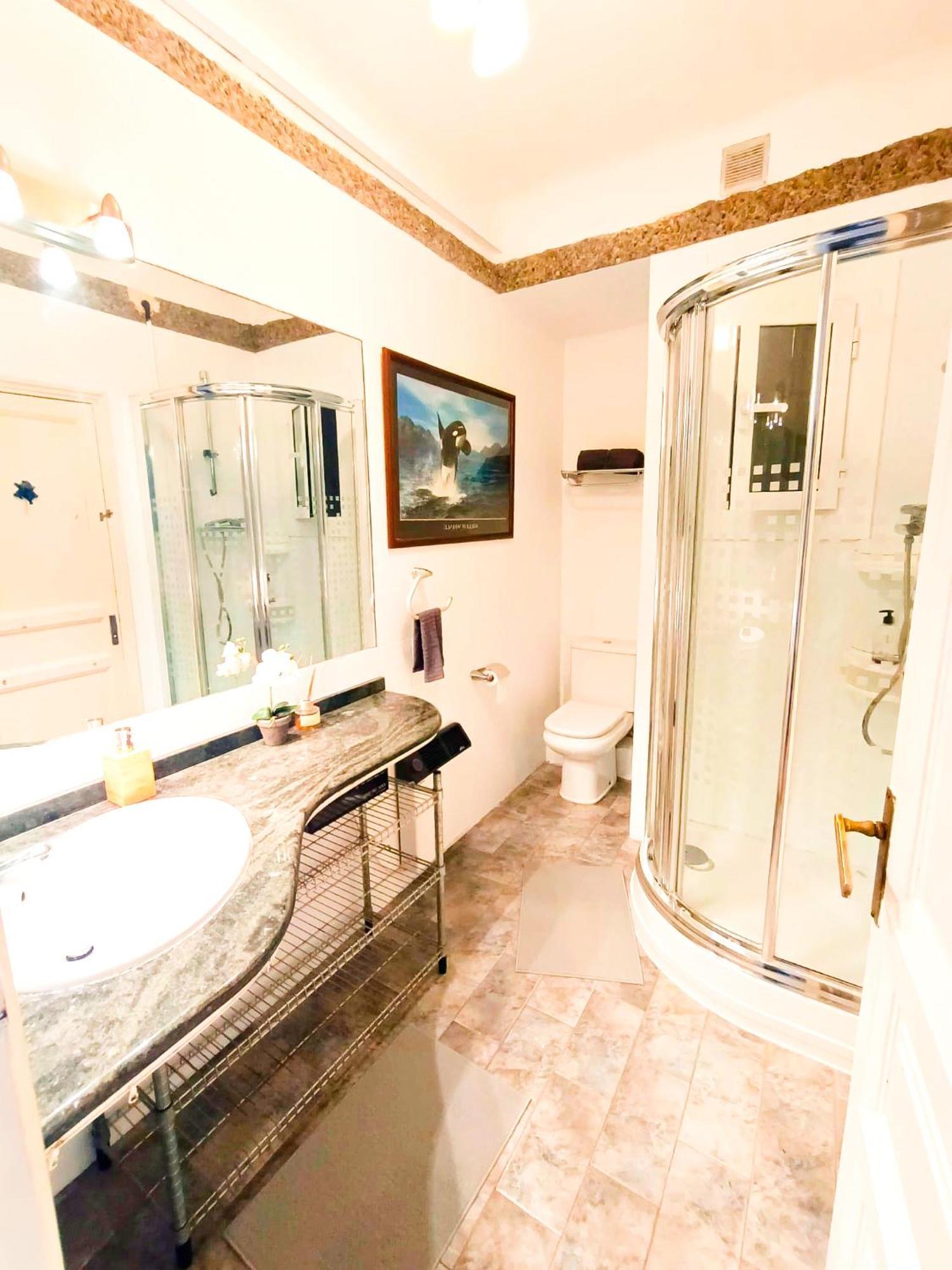 By Urquinaona Private Rooms Barcelona Bagian luar foto